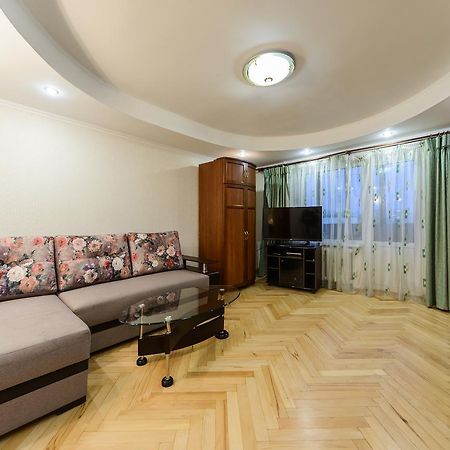 קייב Apartment On Lesi Ukrainky Blvd מראה חיצוני תמונה