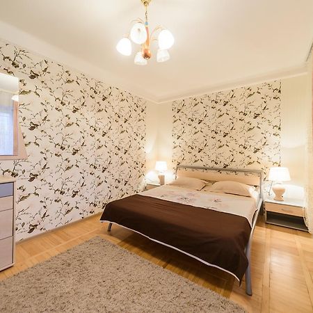 קייב Apartment On Lesi Ukrainky Blvd מראה חיצוני תמונה