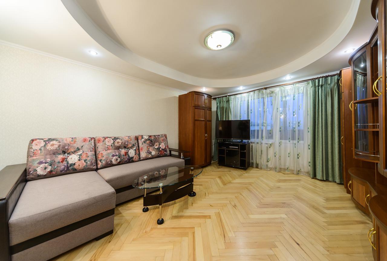 קייב Apartment On Lesi Ukrainky Blvd מראה חיצוני תמונה