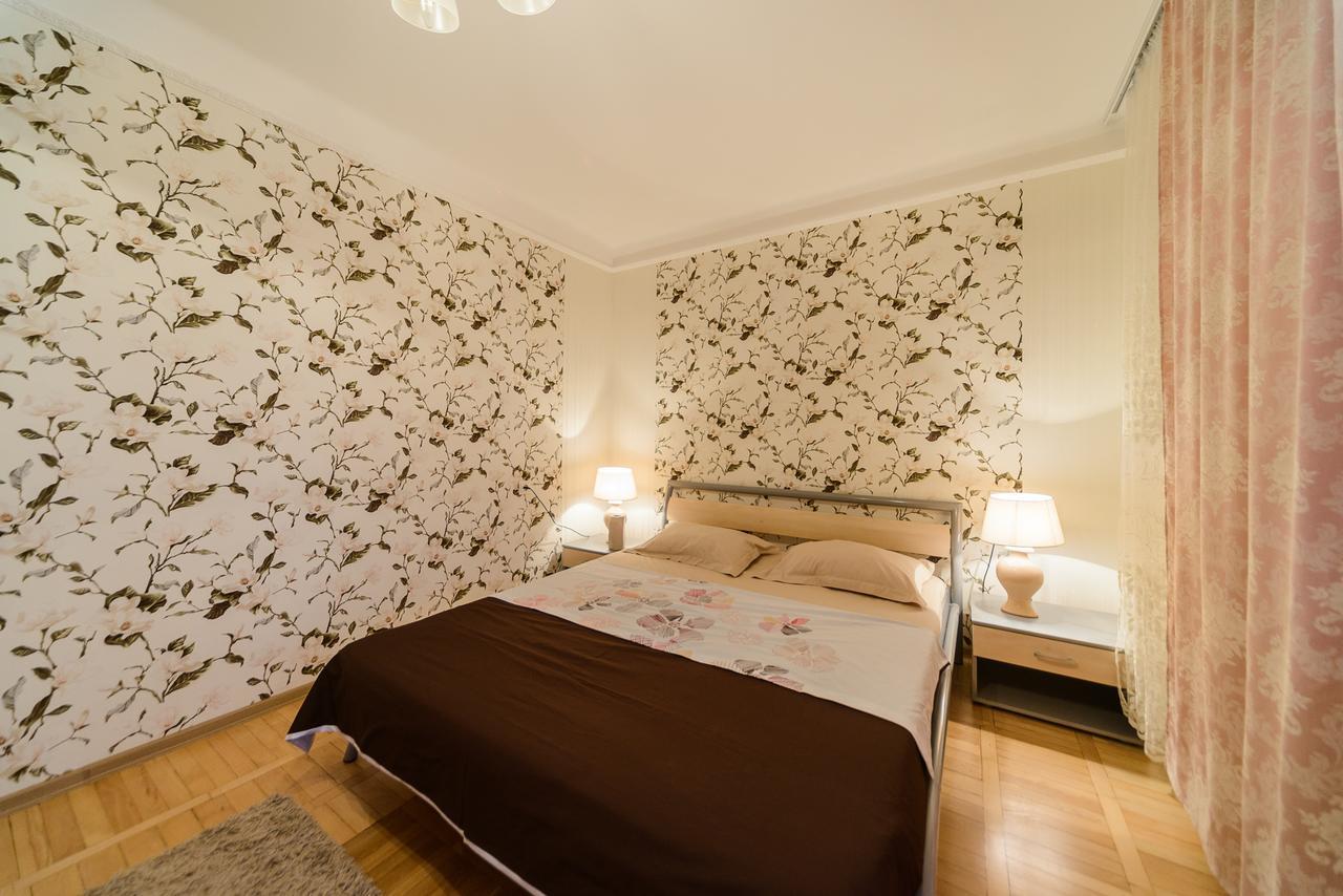 קייב Apartment On Lesi Ukrainky Blvd מראה חיצוני תמונה
