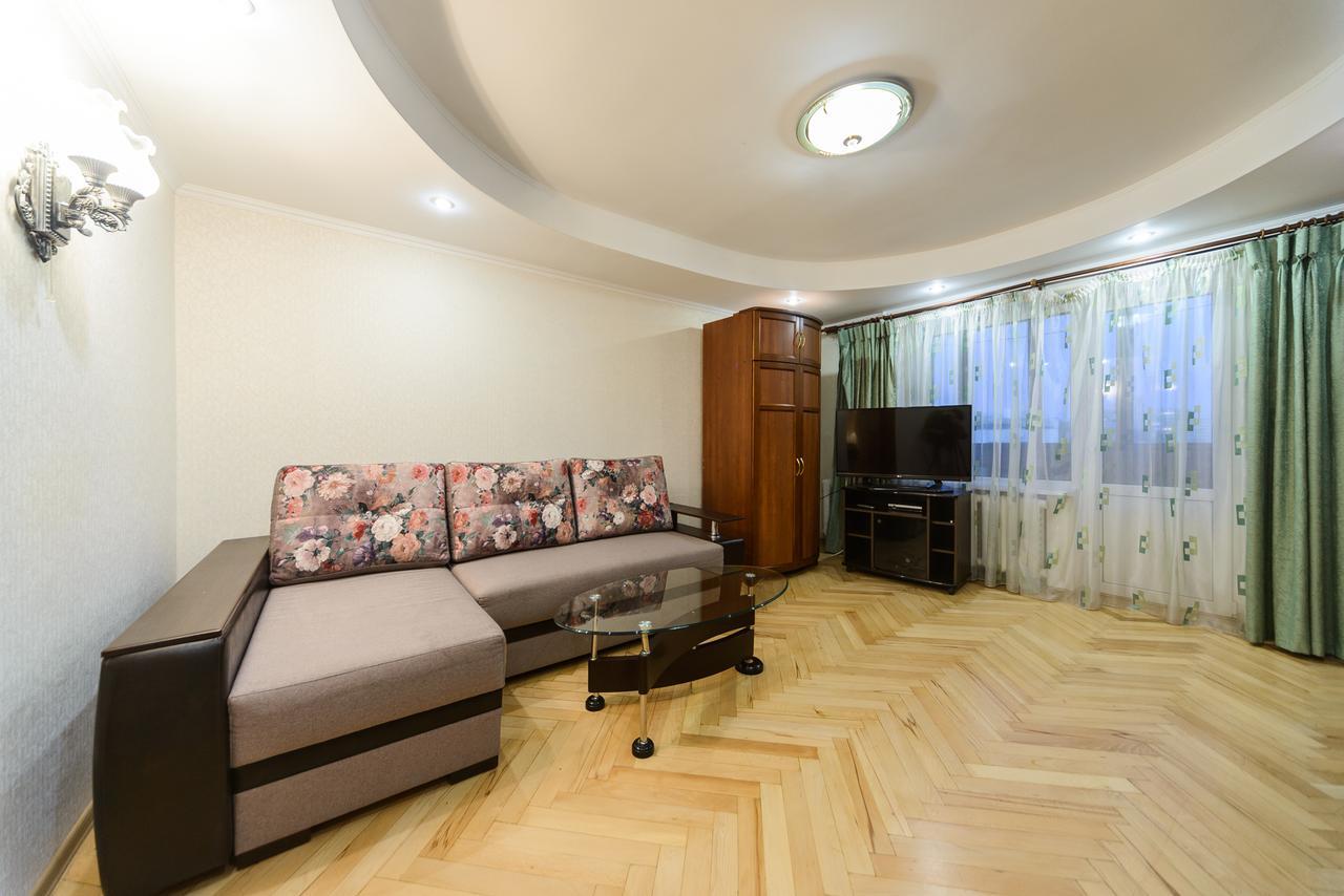 קייב Apartment On Lesi Ukrainky Blvd מראה חיצוני תמונה